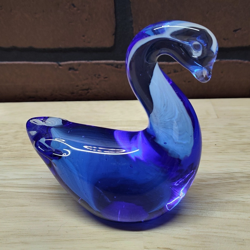 Beautiful Vintage cobalt Blue Art Glass Swan figurine paperweight table decor